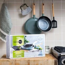 GreenPan Mayflower Koekenpannenset Ø 20cm + Ø 24cm + 1 Accessoire - Lichtblauw - Inductie - PFAS-vrij 34 GreenPan Mayflower Koekenpannenset Ø 20cm + Ø 24cm + 1 Accessoire - Lichtblauw - Inductie - PFAS-vrij -Greenpan 1200x1200 210
