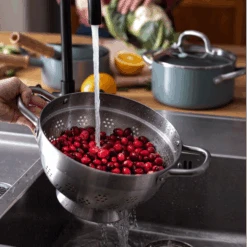 Greenpan Pannenset Met Keukenhulpjes Mayflower - 5 Delige Set -Greenpan e4acf5a940b08fc05f042070eb3d29c51ef477de GP MAY SkyBlA BrBD Christmas Prep Lifestyle13 2018 a